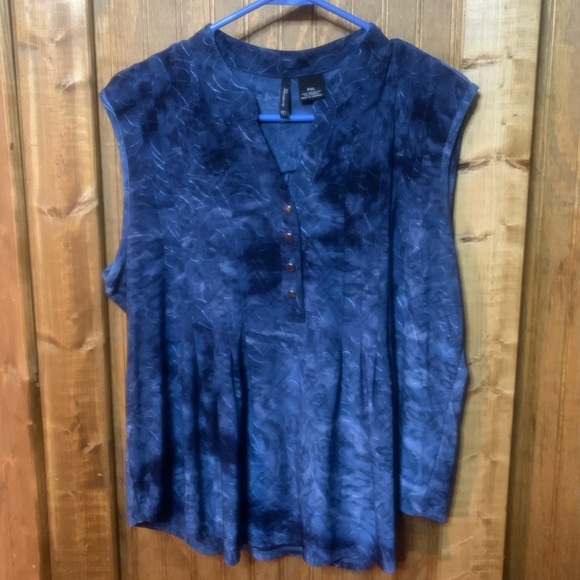 Women’s sleeveless tops - Picture 2 of 5